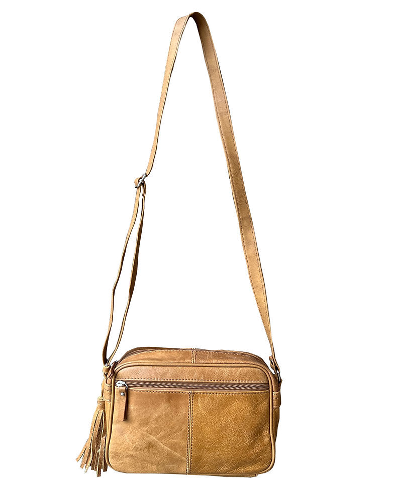   3 pockets, crossbody or shoulder bag.