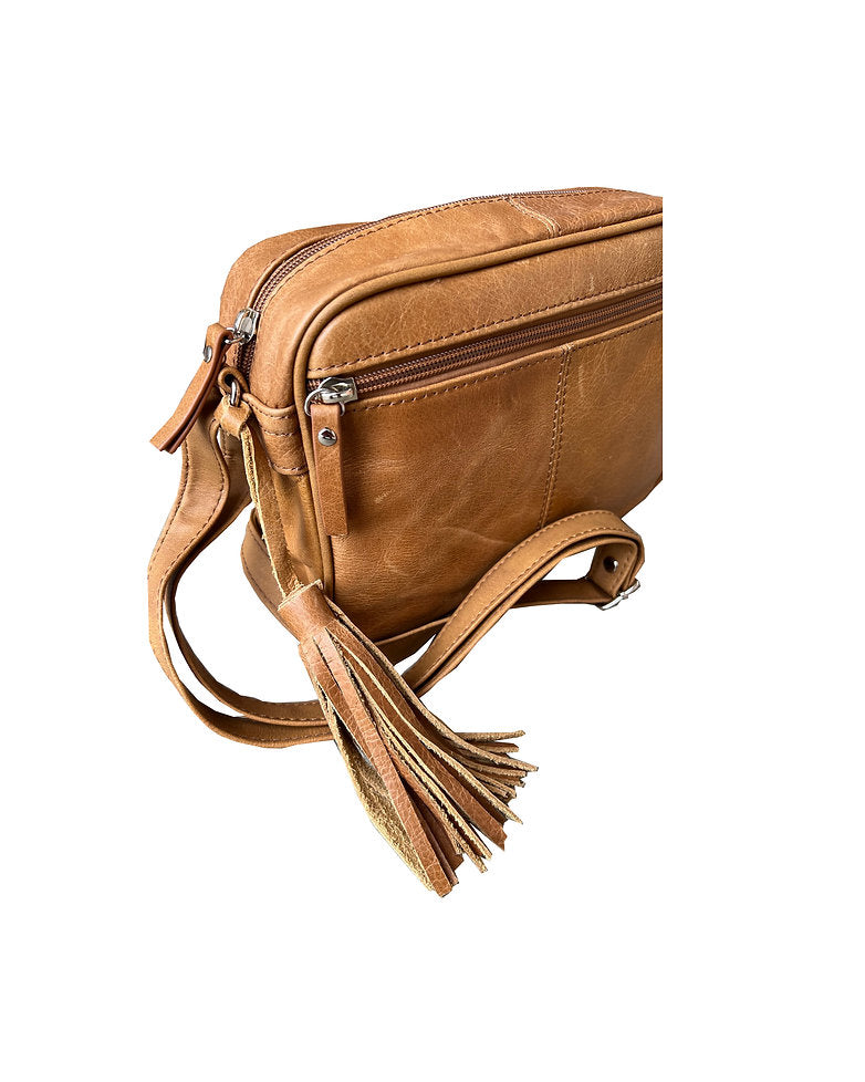   3 pockets, crossbody or shoulder bag.