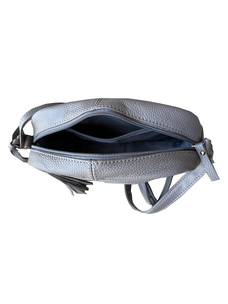   3 pockets, crossbody or shoulder bag.